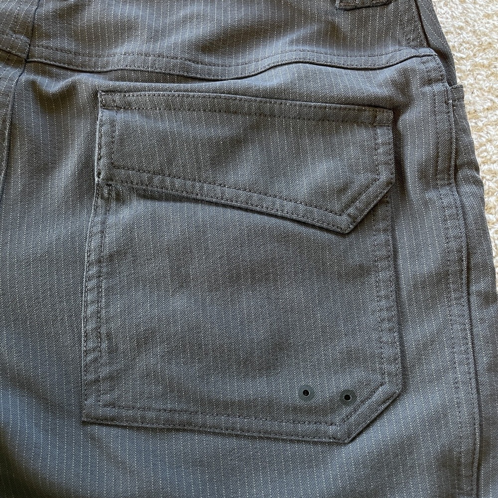 Lululemon Cadence Commute Shorts Mens 30 10" Inseam Gray Pinstripe Cargo Casual - Picture 11 of 15